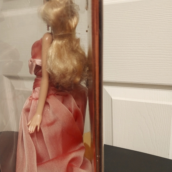 Barbie 2008 Collector Doll - Picture 8 of 9